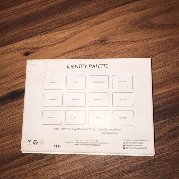 SOLD.******Natural eyeshadow palette - Picture 3 of 3